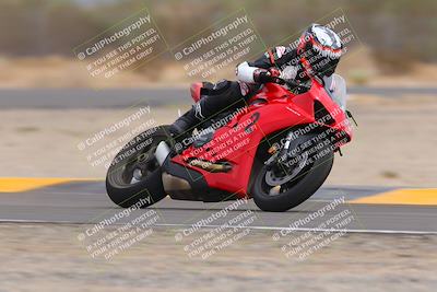 media/Sep-10-2022-SoCal Trackdays (Sat) [[a5bf35bb4a]]/Turn 6 (1140am)/